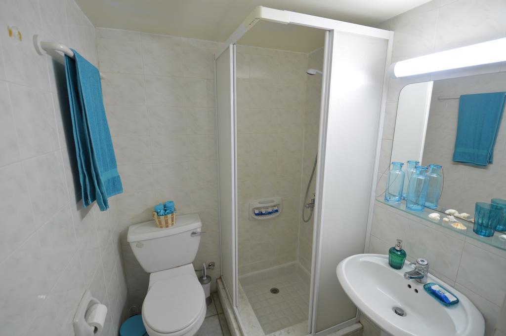 Krasas Beach Apartment Rentals Larnaca Room photo