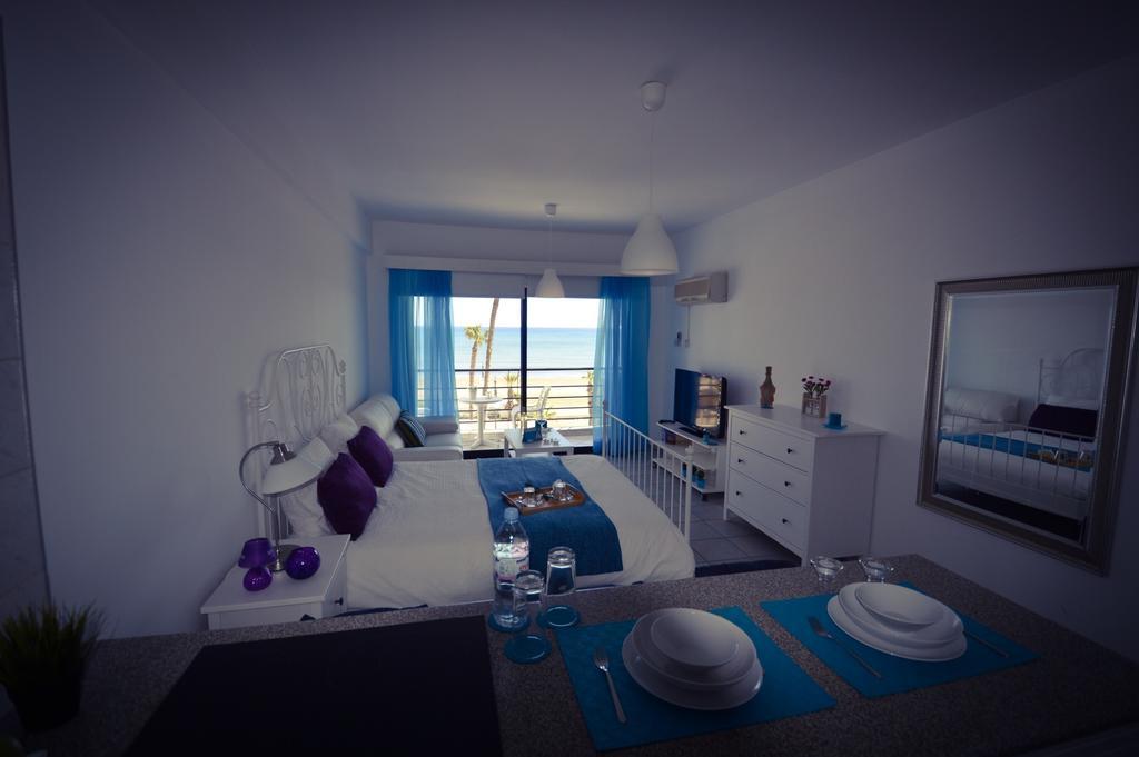 Krasas Beach Apartment Rentals Larnaca Room photo